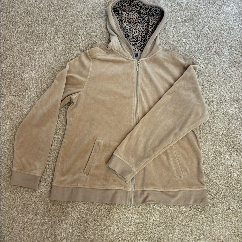 Karen Scott Sport velour hoodie. Animal print inside hood. Size Medium.